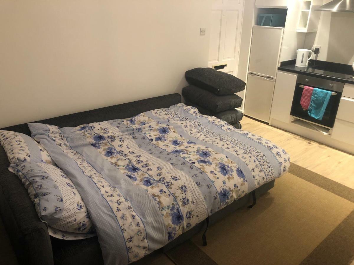 Home-From-Home - Self Catering Garden Apartment, ووتر لوفلي المظهر الخارجي الصورة