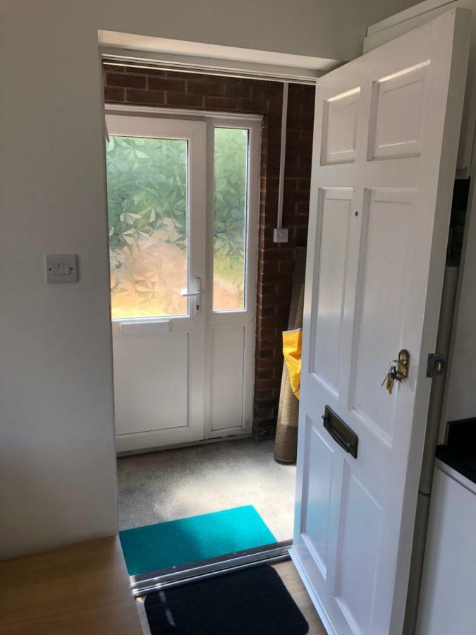 Home-From-Home - Self Catering Garden Apartment, ووتر لوفلي المظهر الخارجي الصورة