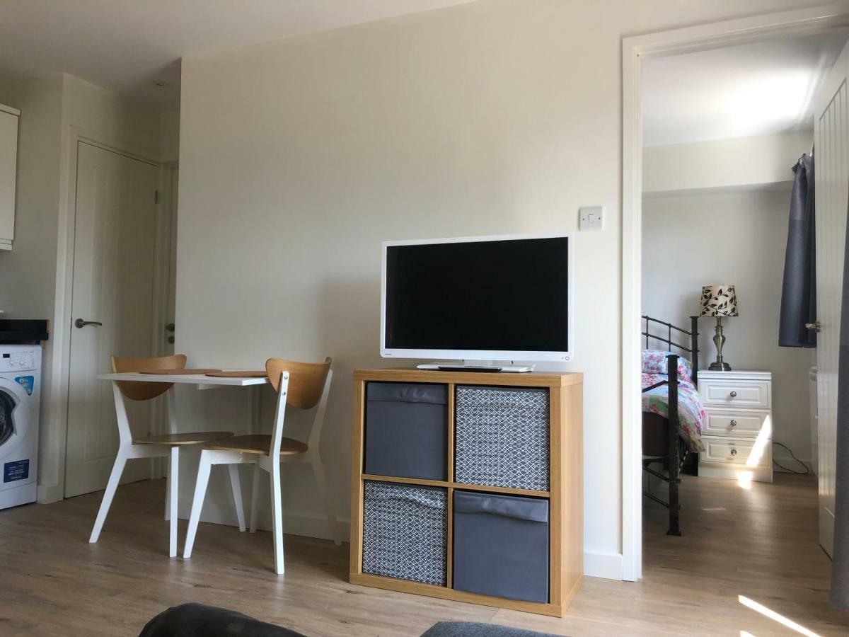 Home-From-Home - Self Catering Garden Apartment, ووتر لوفلي المظهر الخارجي الصورة